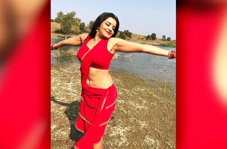 Monalisa looks sizzling hot in her latest picture