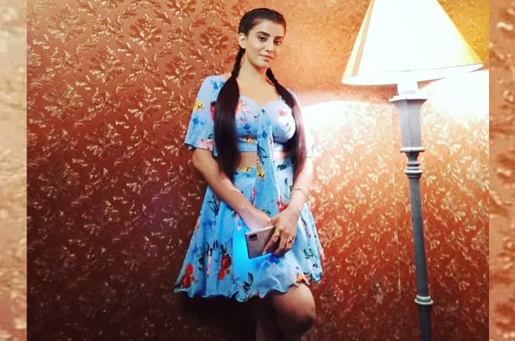Akshara Singh Flaunts Her Crop Top In Style